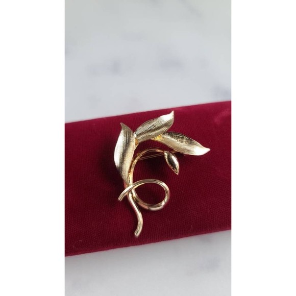 Vintage 12K GF Leaf Shaped Brooch - Picture 4 of 10